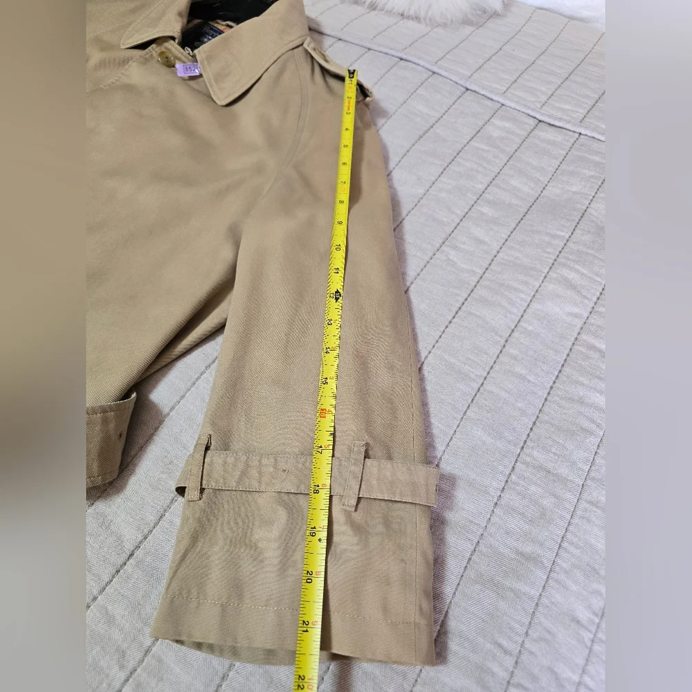 Burberry Beige Trench Coat with Classic Check Lining - Picture 13 of 17